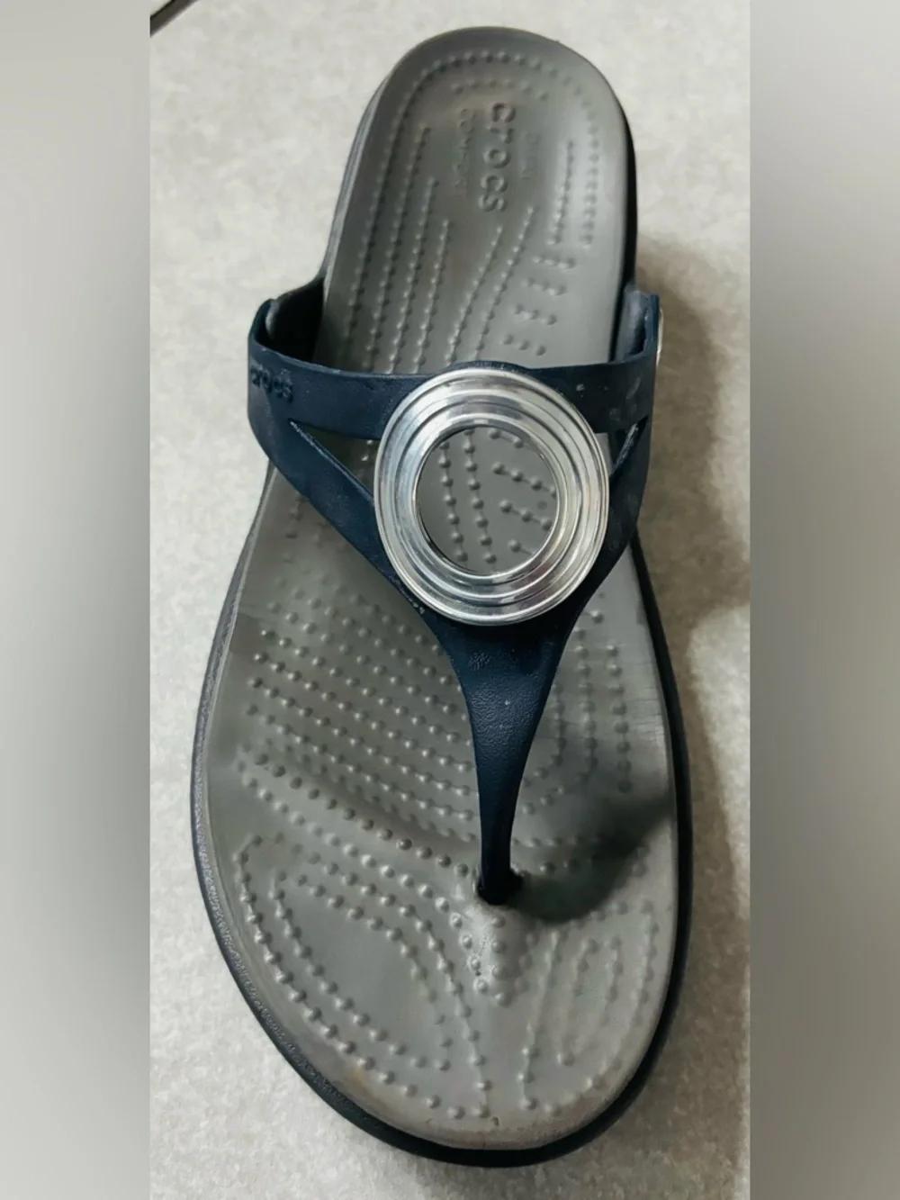 Crocs Sanrah Silver Circle Wedge Sandals - Picture 5 of 11